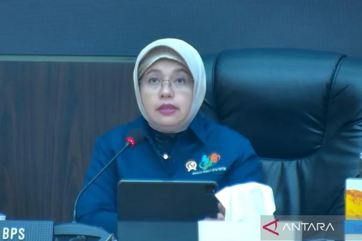 Kepala BPS Amalia Adininggar Widyasanti menyampaikan pemaparan Indeks Perkembangan Harga secara daring.