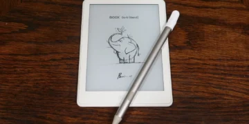 Perangkat e-reader Boox Go 6 Gen II berwarna putih krem dengan layar e-ink